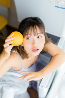 吊带泳衣遮副乳