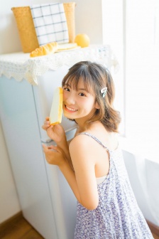 伸进女同桌乳沟里摸爽了